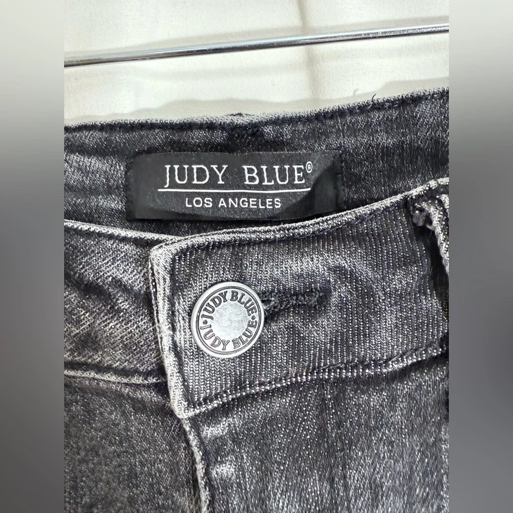 Judy Blue Knoxville High Rise Wide Leg Crop Jeans In A Chic Grey Ombre Color - Picture 9 of 16